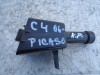 pravý přední držák masky na citroen c4 picasso