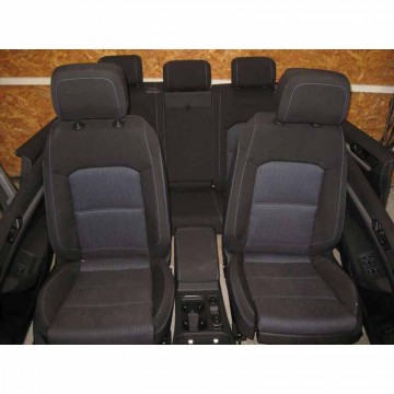 interiér - přední sedadla vyhřívaná, řidič s pamětí, středový tunel VW Passat B8 3G0 combi