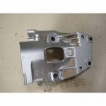 držák vstřikovacího <strong>čerpadla</strong> VW Touareg 7P0 4,2 TDI  057130147AF  057130147AE