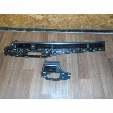 výdechy ventilace levý + středový + pravý AUDI A4 8W0