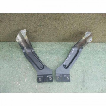 držák blatníku pravý VW Touran 1T0 2011  1T0821136C
