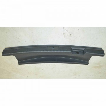 kryt zámku kufru VW Golf VII 5G0 (lift) HB  5G6863459M  82V - poškozené úchyty