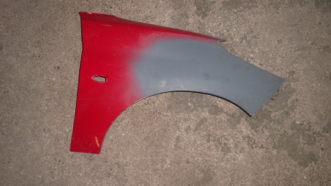 PŘEDNÍ BLATNÍK,PEUGEOT 206 +,ČERVENÝ, PRAVÝ 