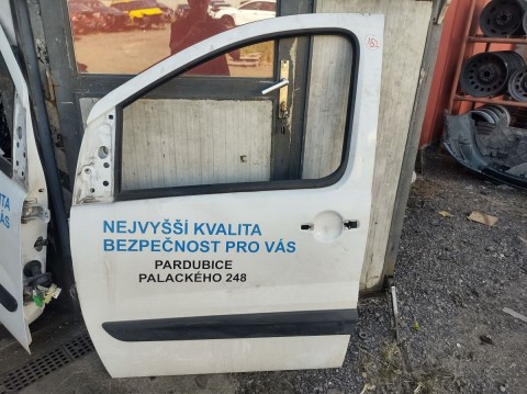 152. LEVÉ PŘEDNÍ DVEŘE PEUGEOT EXPERT, BÍLÉ, OD-07