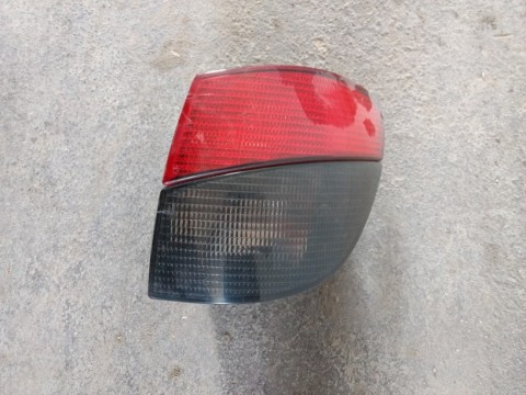ZADNÍ SVĚTLO PRAVÉ, PEUGEOT 406 COMBI, DO BLATNÍKU