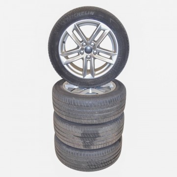 AUDI A4 8W0 sada kol s pneu 225/50 R17 7,5Jx17H2 ET38  8W0601025E  8Z8 - poškozené pneu
