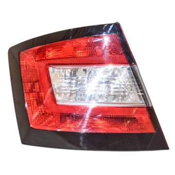 lampa zadní levá ŠKODA Fabia III 6V0 HB  6V6945095  6V6945111 - lehce poškrábaná