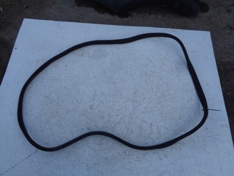zadní pireli na páté dveře na dací sandero,