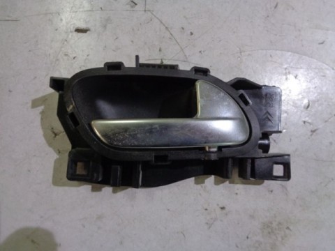 pravá zadní klika na peugeot 208 vnitřní,