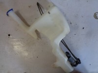 nádobka na ostřikovače na ford fiestu mk7,