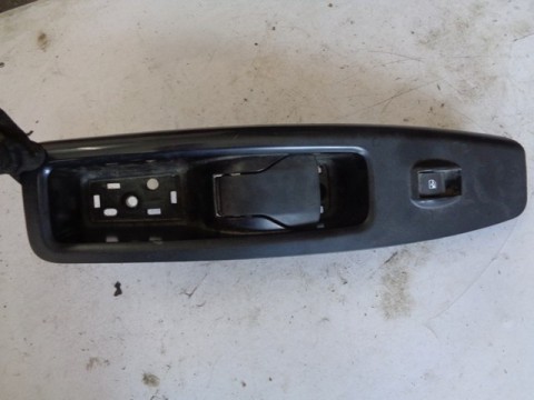 pravý přední vypínač na okna na fiat doblo II,