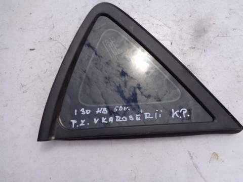 pravé zadní sklo do karoserie na hyundai i30 HB
