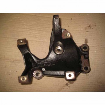 držák turbodmychadla ŠKODA Superb III 3V0 2,0 TDI  04L131159A