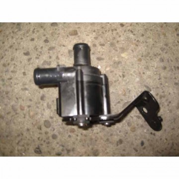 přídavné vodní čerpadlo VW Golf VII 5G0 2,0 TSI  5Q0965561B  5Q0121599AA