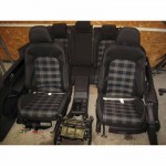 interiér - přední sedadla vyhřívaná, <strong>středový</strong> tunel, <strong>loketní</strong> opěrka <strong>VW</strong> Golf VII 5G0