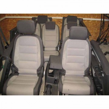 interiér - látka/alkantara, přední sedadla vyhřívaná, 7 míst VW Touran 1T0