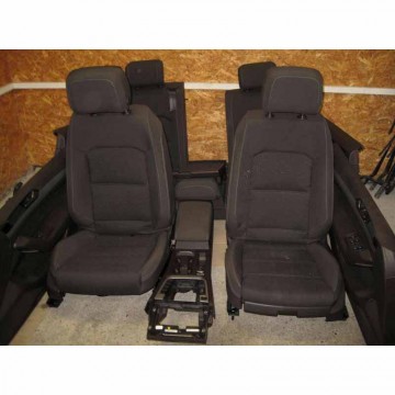 interiér - přední sedadla vyhřívaná, řidičovo sedadlo s pamětí VW Passat B8 3G0 combi