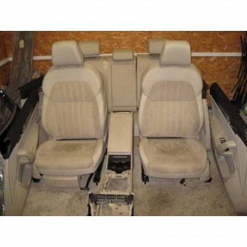 interiér - kůže/alkantara, přední sedadla vyhřívaná ŠKODA Superb III 3V0 combi