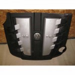kryt motoru VW Touareg 7P0  057103925H - lehce poškozený