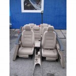 interiér  - přední sedadla vyhřívaná + <strong>středový</strong> tunel + <strong>loketní</strong> opěrka <strong>VW</strong> Touran 1T0 10-