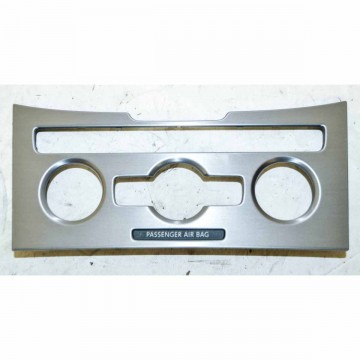 rámeček klimatronic VW Passat CC 3C8 lift  3C8863100C  3C8863082A  ZIW - lehce poškrábaný