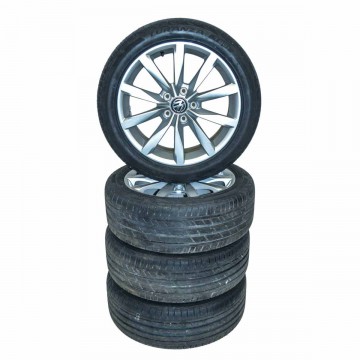 VW Golf VII 5G0 sada kol DIJON s pneu 225/45 R17 7Jx17H2 ET49  5G0601025CH  8Z8