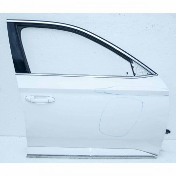 dveře přední pravé ŠKODA Superb III 3V0 - poškozené (Holé)