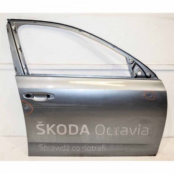dveře pravé přední - holé ŠKODA Octavia III 5E0 (lift)  5E9831312 - poškozené