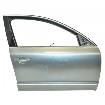 dveře přední pravé ŠKODA Superb II 3T0 (lift)  3T0831056 - lehce poškozené