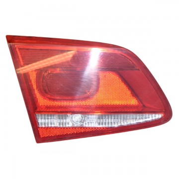 lampa zadní levá - vnitřní do pátých dveří VW Passat B7 3AA sedan  3AE945093J - poškozená