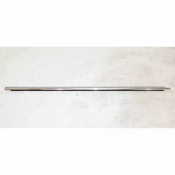 těsnění dveří pravé přední + chromová lišta VW Passat B8 3G0 3G0837476D - lehce poškrábaná