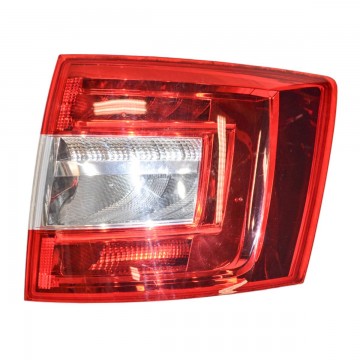 lampa zadní pravá ŠKODA Octavia III 5E0 lift combi  5E9945096B  5E9945112B - poškrábaná