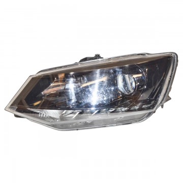 světlomet přední levý - halogenový s čočkou LED ŠKODA Fabia III 6V0 6V1941015B - poškozený