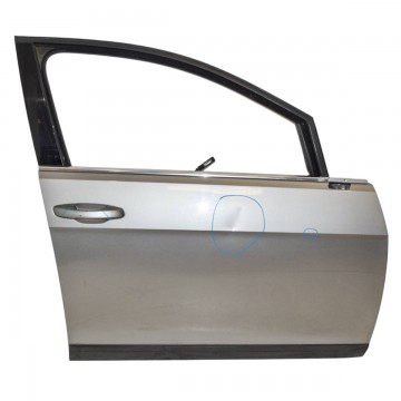dveře přední pravé VW Golf VII 5G0 Alltrack  5G4831056AN/AQ/AR/AS - poškozené (Holé)