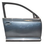 dveře přední pravé VW Touareg 7LA 7L6  7L0831056L - lehce poškozené (Holé)