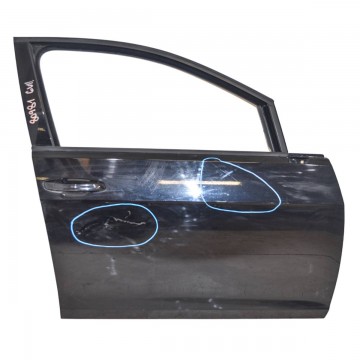 dveře přední pravé VW Golf VII 5G0  5G4831056AR  5G4831056AS - poškozený lak (Holé)