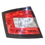 lampa zadní levá ŠKODA Fabia III 6V0 HB  6V6945111  6V6945095 - poškozená, prasklá