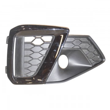 mřížka do nárazníku pravá AUDI A4 8W0 lift  8W0807682AM - poškrábaná