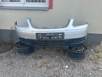 512. PŘEDNÍ NÁRAZNÍK VOLKSWAGEN TOURAN, OD-03 DO-06, STŘÍBRNÁ