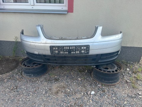 512. PŘEDNÍ NÁRAZNÍK VOLKSWAGEN TOURAN, OD-03 DO-06, STŘÍBRNÁ