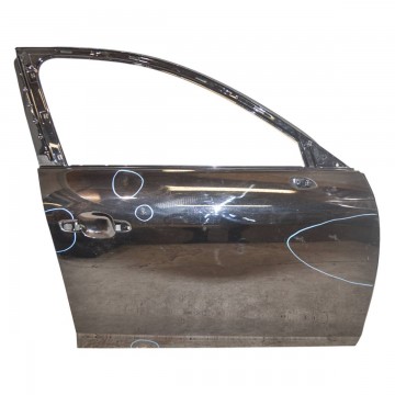 dveře přední pravé - holé AUDI A4 8W0  8W0831052  8W0831052D - poškozené