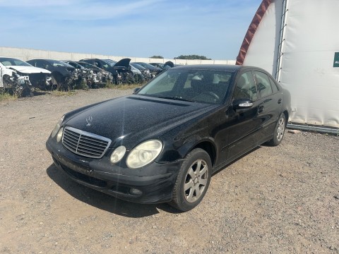 Mercedes-Benz E200 2,2CDI 75KW prodám díly z vozu