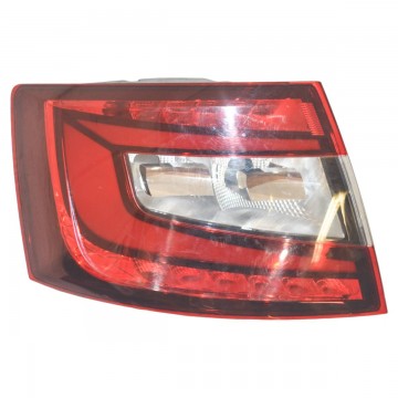 lampa zadní levá - LED ŠKODA Octavia III 5E0 lift sedan  5E5945711 - poškrábaná