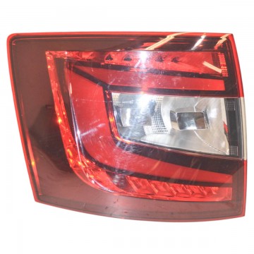 lampa zadní levá - LED ŠKODA Octavia III 5E0 lift combi  5E9945207  5E9945711 - poškrábaná