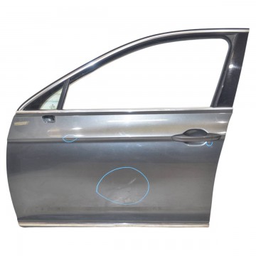 dveře přední levé VW Passat B8 3G0 (lift)  3G0831055AE  3G0831055AF/AG - poškozené (Holé)