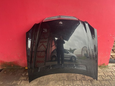 28. KAPOTA MERCEDES-BENZ E200, ČERNÁ, OD-06 DO-09