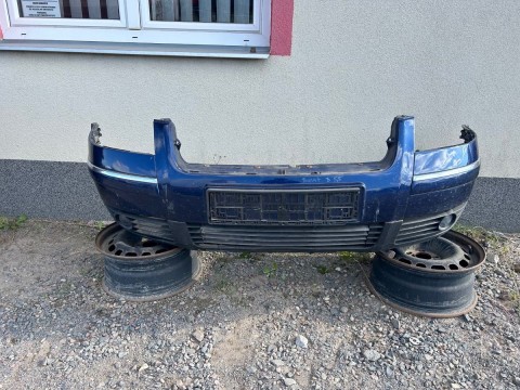 527. PŘEDNÍ NÁRAZNÍK VOLKSWAGEN PASSAT B5,5, OD-00 DO-05, MODRÝ