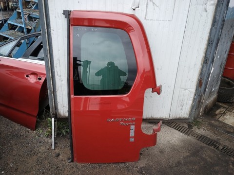 312. PEUGEOT PARTNER TEPEE lll, CITROEN BERLINGO lll VÍKO KUFRU PZ, ČERVENÉ, OD-08