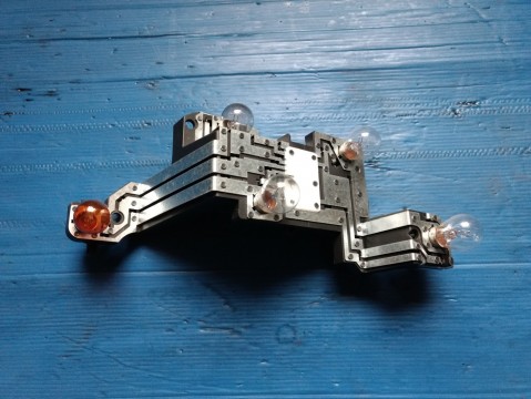 PATICE NA ŽÁROVKY, PEUGEOT 407 SEDAN, LEVÁ