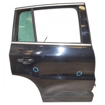 dveře zadní pravé VW Tiguan 5N0  5N0833312B  5N0833056A - lehce poškozené (Holé)